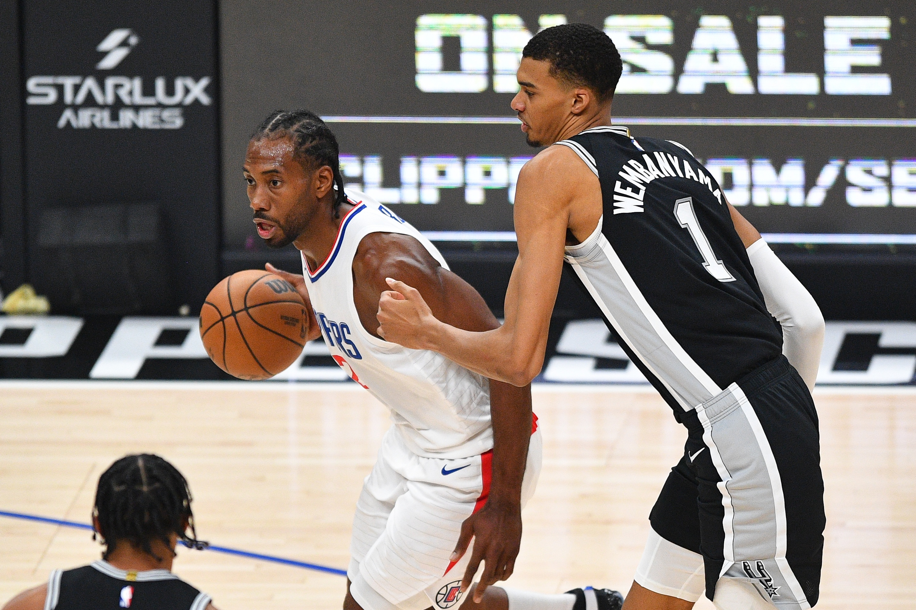 奇异果体育官方网站-伦纳德表现比肩SGA&文班&约基奇 谁都不会想在季后赛首轮面对快船